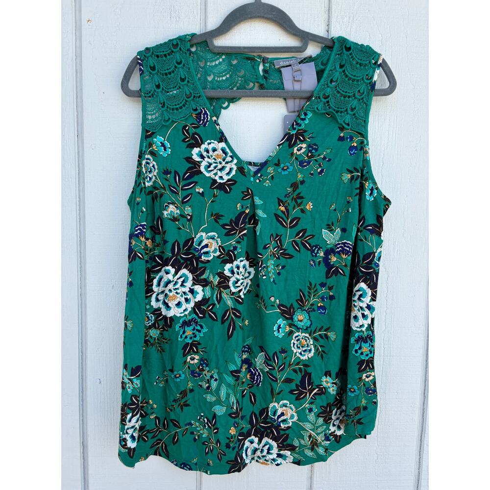 NWT Daniel Rainn Sleeveless Shirt, Green Floral, Back Cut‎ Out, V Neck, Sz 1X